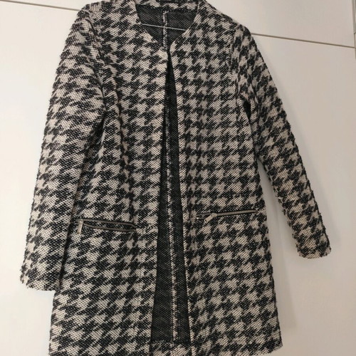 Light Stradivarius coat like new, black and white