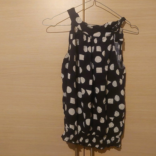 Vintage top black with white geometric shapes used, S/M