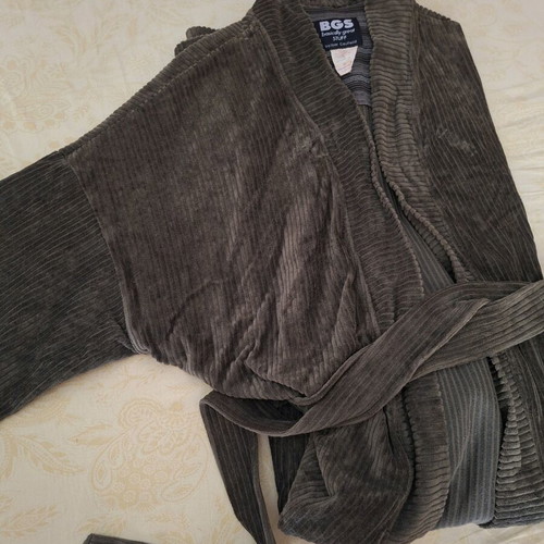 Unisex robe like new, corduroy velvet in cypress color