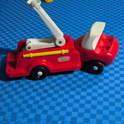 Large Red Fire Truck with Extendable Ladder like new