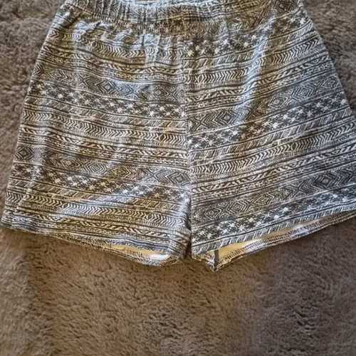 Girls' clothes like new, 3 tops and 3 shorts, multicolor, size 12-13