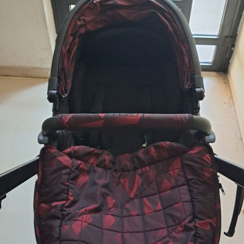 2 in 1 stroller like new, easy folding