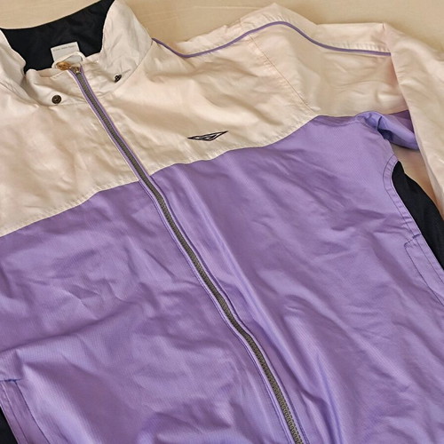 Vintage μπουφάν Umbro γυναικείο σαν καινούργιο, μέγεθος 38, με αποσπώμενη κουκούλα