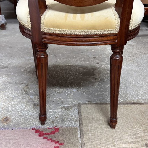Saridis Extendable Dining Table with 8 Chairs like new