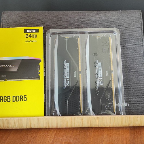 Corsair Vengeance RGB DDR5 64GB (2x32GB) 5200MHz like new