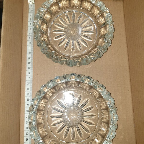 Vintage glass ashtrays set of 2, heavy embossed 14cm, like new