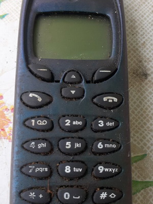 Nokia 6150 τηλέφωνο μεταχειρισμένο, θέλει πιθανώς μπαταρία και τζαμάκι μπροστά για ανταλλακτικά