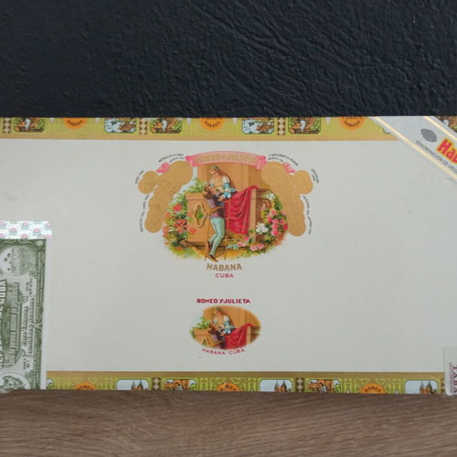 Romeo y Julieta Wide Churchills cigar box used, 25 cigars