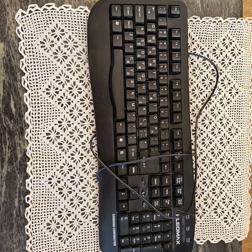 Samsung Pleomax keyboard and mouse used, excellent condition, missing one support