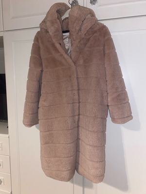 Fur with hood used, size M-L, dusty pink shade