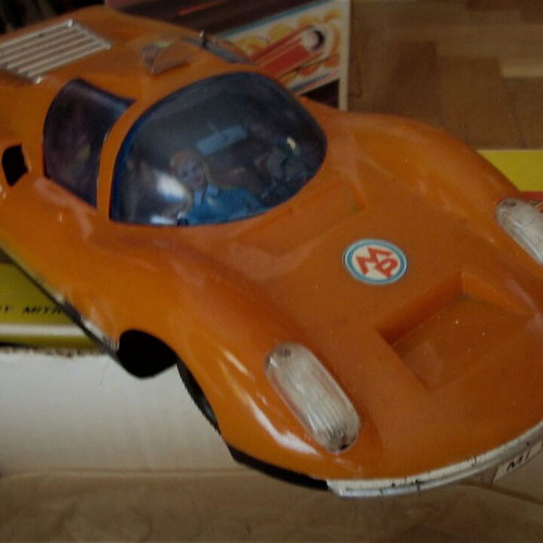 Porsche trailer and battery-operated boat from the 70s, new in box