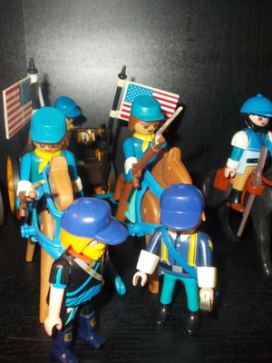 Playmobil κοινότητα βόρειων στρατιωτών σαν καινούργιο σετ με 20 στρατιώτες, 4 αξιωματικούς, 4 διοικητές, 15 άλογα και κανόνι