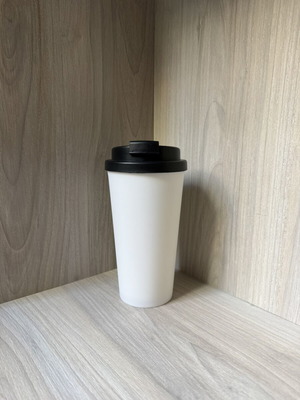 Reusable plastic coffee cup with screw lid