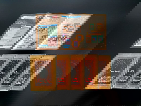 5 Yu-Gi-Oh! TCG Игрални постелки + Ръководство за тестета