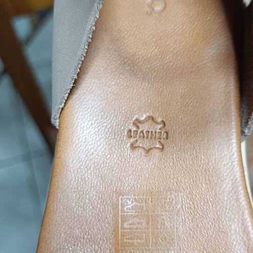 Migato beige leather platform sandals size 41 like new