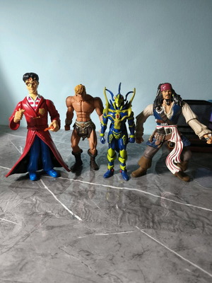 Figures pack of 4 large used