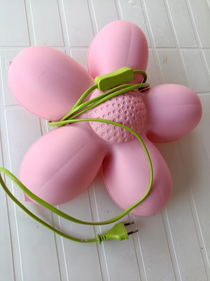 Smila Blomma children's wall light in pink flower shape