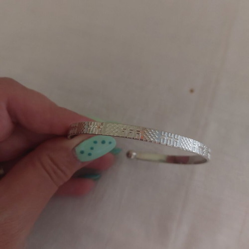 Bracelet made of stainless steel, thin and lightweight, like new, silver
