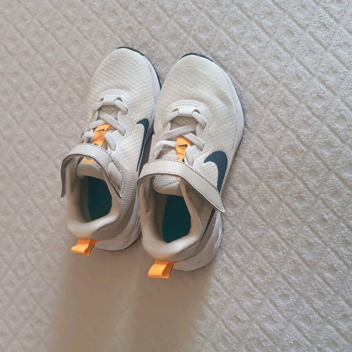 Nike kids athletic shoes like new, size 27 beige