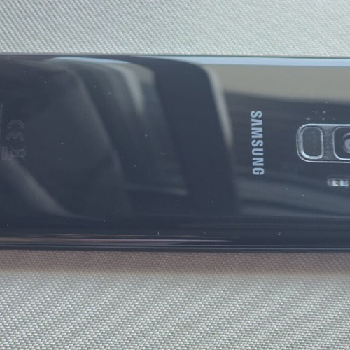 Samsung S9 64GB Dual SIM phone used, small screen crack