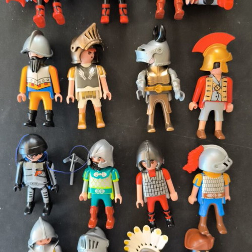 Playmobil φιγούρες με άλογα, όπλα, άρματα, καπέλα και πατς σαν καινούργιο