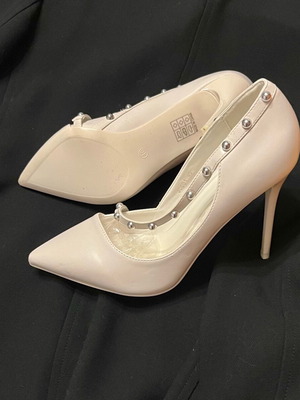 Beige pumps new, size 40