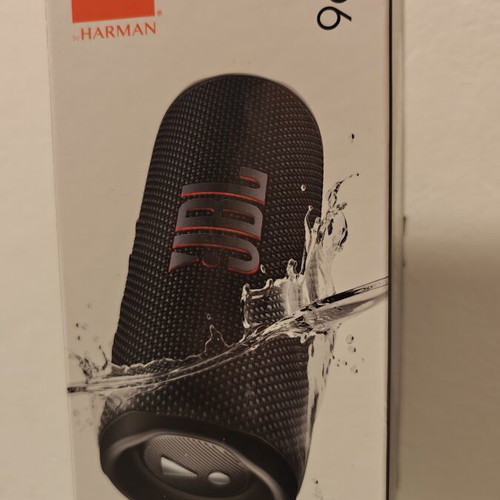 JBL Flip 6 Bluetooth Speaker new, black, waterproof IP67