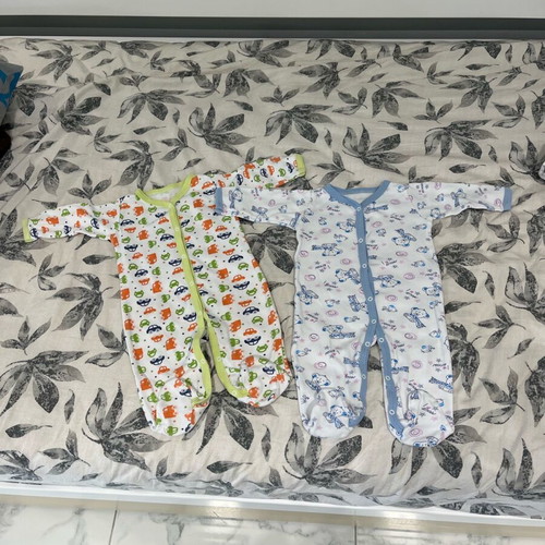 Cotton baby rompers 2-5 months like new, 100% cotton
