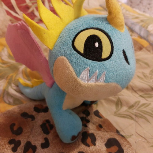 Plush dragon like new
