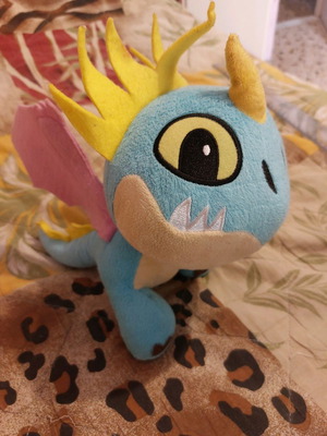 Plush dragon like new