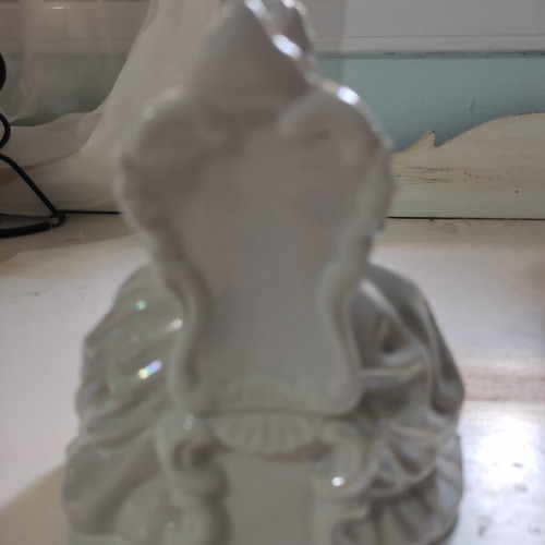 Vintage porcelain decorative figurine 14 cm, like new