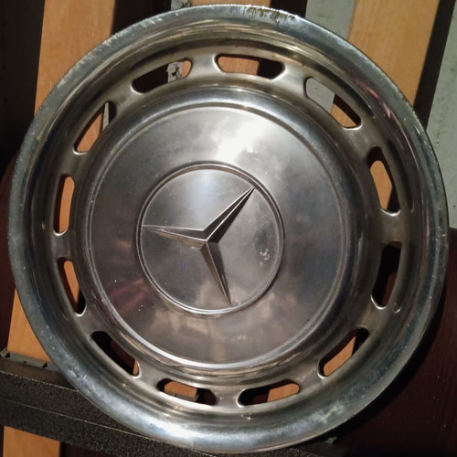 Metal collectible Mercedes w114 - w115 wheel hubcap used