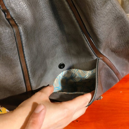 Axel shoulder bag like new, gray