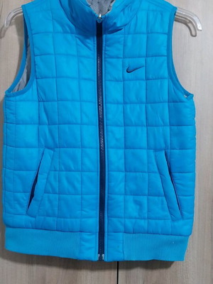 Αμάνικο μπουφάν Nike διπλής όψης για αγόρι 8-10 ετών σαν καινούργιο, μπλε