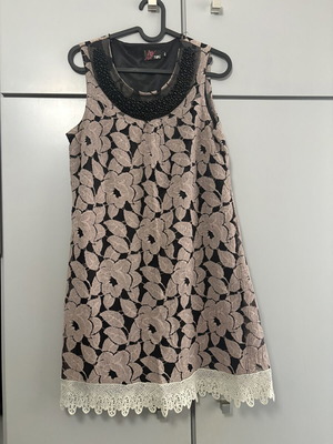 Yumi short dress medium/large with floral pattern and decorative collar like new