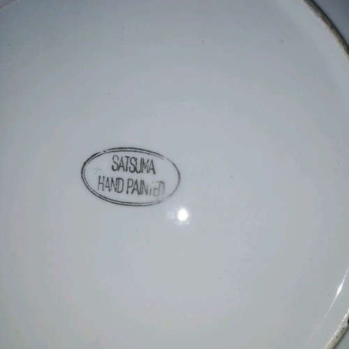 Decorative plate like new 26 x 26