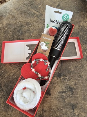 Women's set new with hairbrush, face towel, cream, mask, bracelet, candle