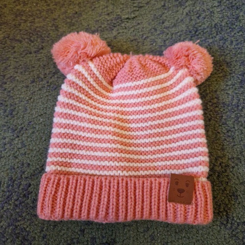 Woolen Stamion hat for girl up to 2 years like new with gift gloves