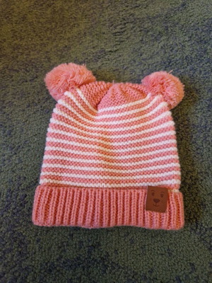 Woolen Stamion hat for girl up to 2 years like new with gift gloves