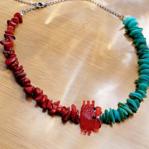 Choker necklace with crab like new, pebbles and acrylic