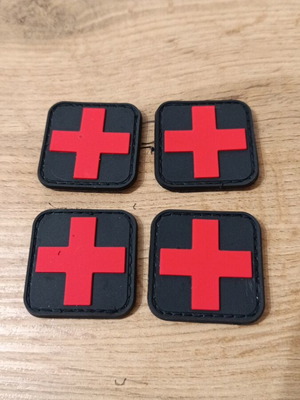 Red Cross Patch set of 4 with scratch 3.7x3.7cm new