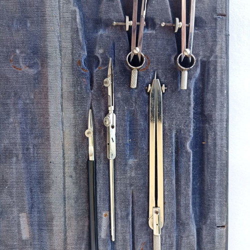 English compass set used with missing parts