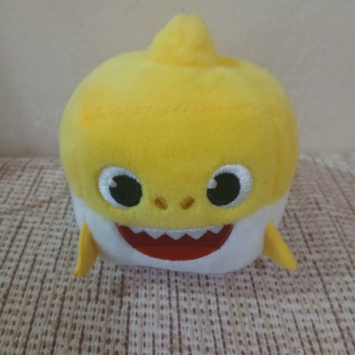 Baby Shark small plush with music like new