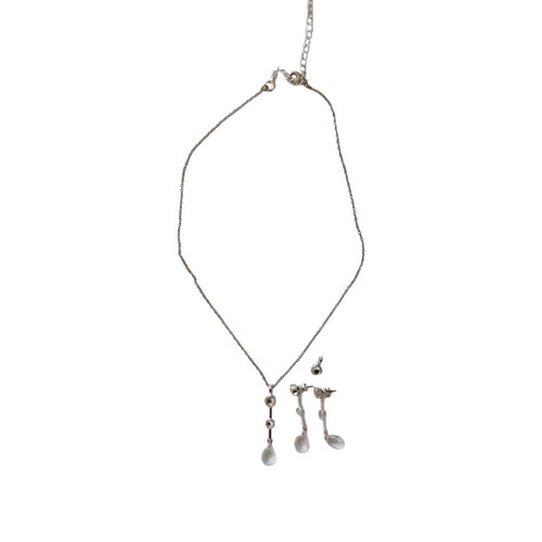 Jewelry set used with pierced earrings and teardrop pendant