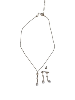 Jewelry set used with pierced earrings and teardrop pendant