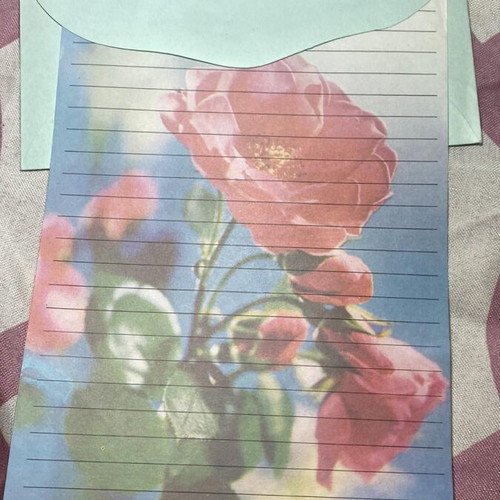 Letter writing set like new, 4 sheets with envelopes
