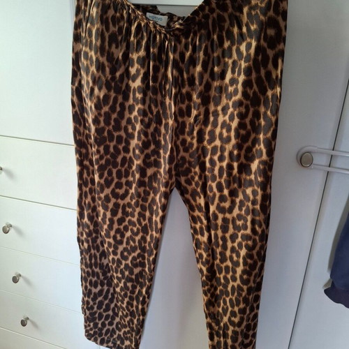 Leopard pants with elastic waist L/XL like new