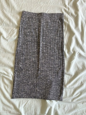 Terranova grey pencil skirt like new, knee length, size XS