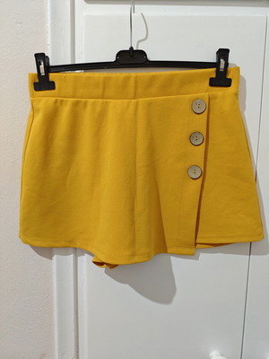 Skorts yellow croc with decorative buttons Fashion Nova like new
