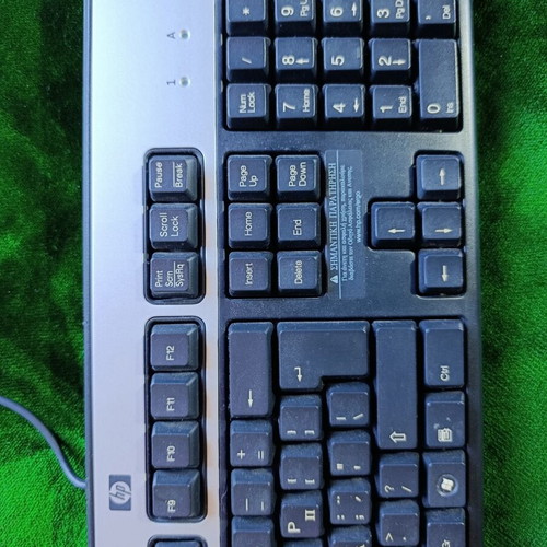 Wired full-size keyboard with numpad, black and silver
